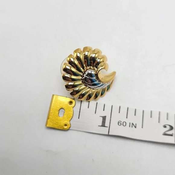 Joan Rivers Gold Silver Tone Shell Post Earrings Vintage - Picture 4 of 4